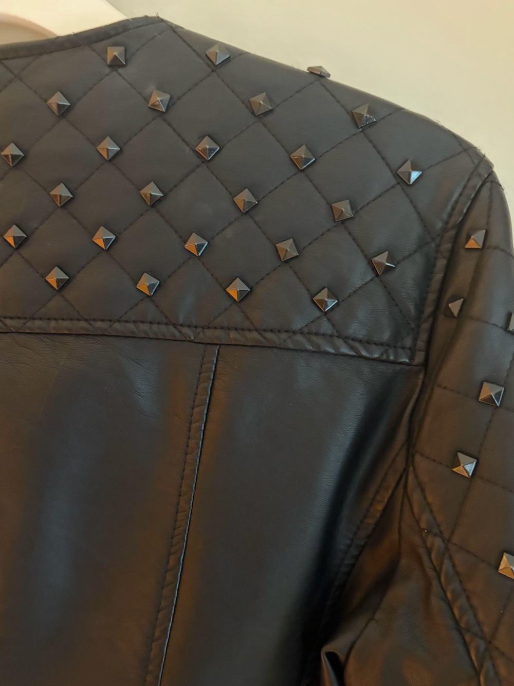 2B Bebe size L black faux leather jacket with studs - Picture 14 of 16